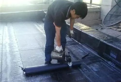 外墻防水怎么做才能避免滲漏 外墻防水避免滲漏的方法步驟(圖2)