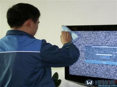 電視黑屏一會又好了怎么修