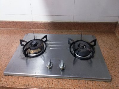 燃氣灶的火焰變小了怎么辦