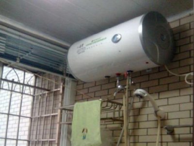 熱水器插頭碰水燒哪里