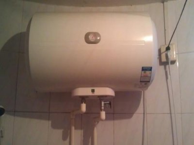 前鋒熱水器出r9什么故障