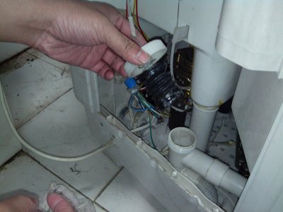 洗衣機下面水管怎么裝