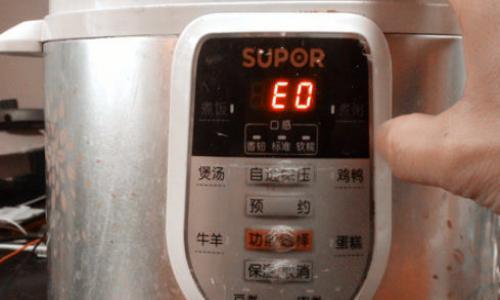 美的電飯煲開關在哪里