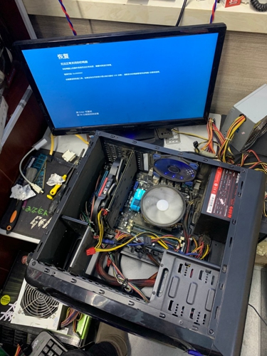 電腦椅怎么往上調