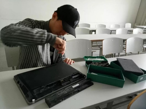 電腦怎么有光驅讀碟