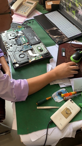 電腦一按開始就黑屏怎么回事