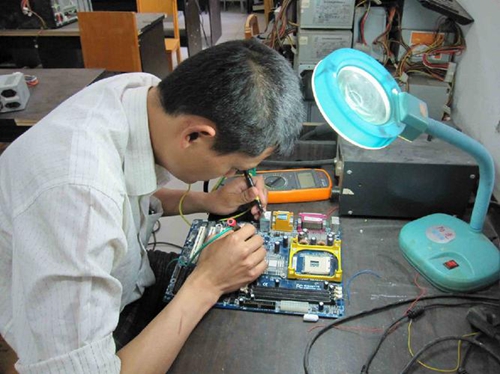 電腦開機界面反復(fù)重啟怎么辦(圖1)