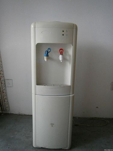 希貴飲水機漏水怎么辦
