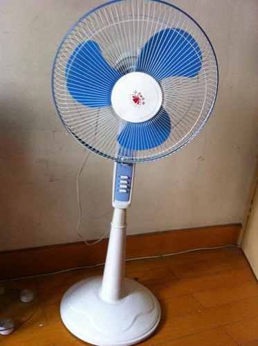 風扇搖頭慢怎么修