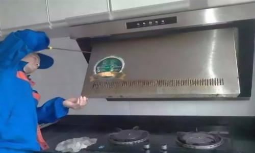 家里空調突然自己關機,電視突然自己打開