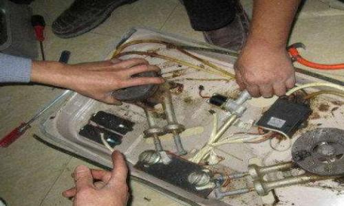 冬天不用洗衣機怎么將衣服脫水