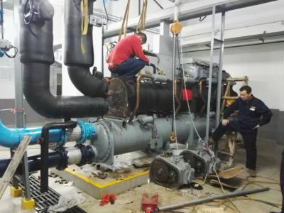 電腦開機(jī)顯示屏小一圈怎么回事