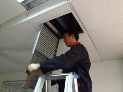 冰柜的指示燈一直亮是咋回事