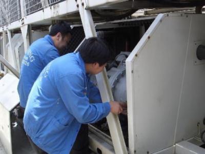 安裝防臭蹲便廁所怎么勾不到排水口了 